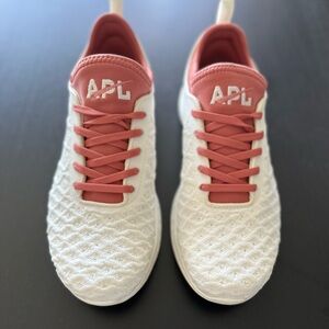 APL TechLoom Phantom NEW (9 women/7.5 men)